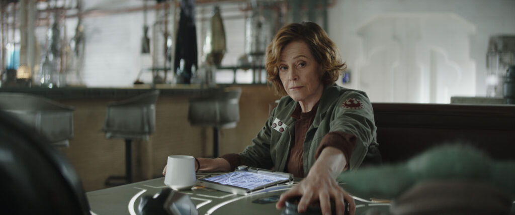 Colonel Ward (Sigourney Weaver)