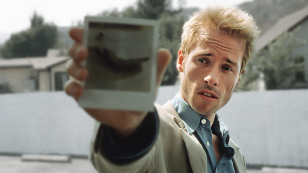 Memento (2000) poster